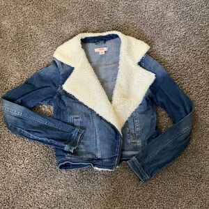 Woman’s Jean jacket. Size Medium